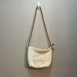 New Relic Crossover Creamy White Woven Straw Shoulder Bag